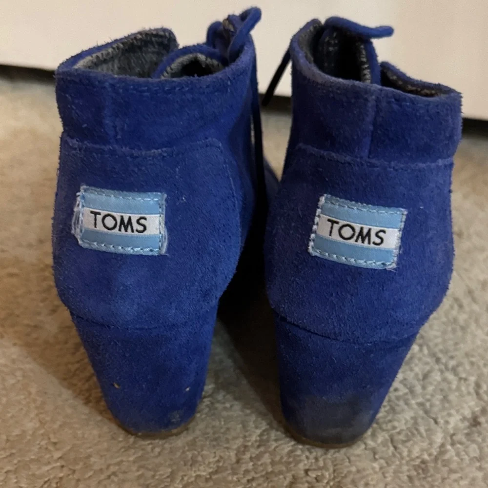 Toms Blue Suede Women's Wedge Ankle Booties - showstopping color